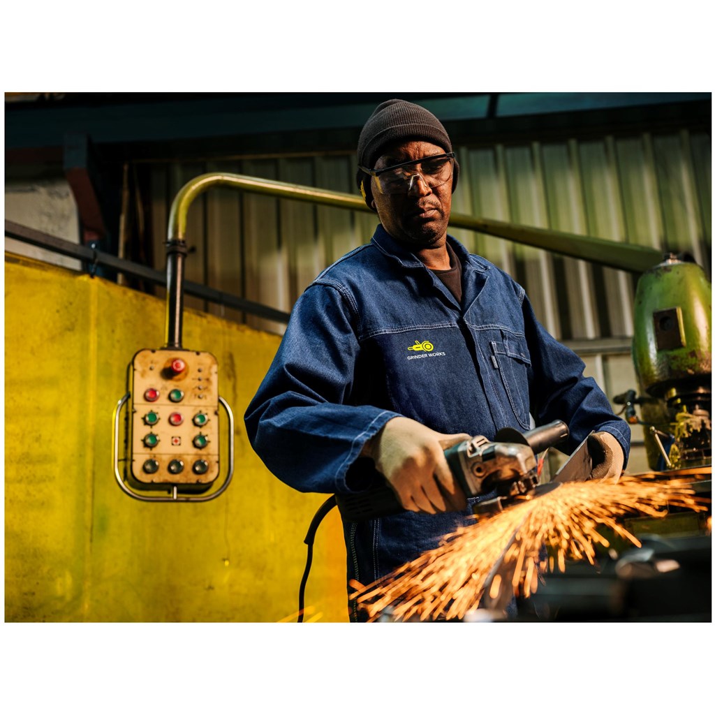 ALT-1116-DB_LIFESTYLE-01-LOGO_1024X1024