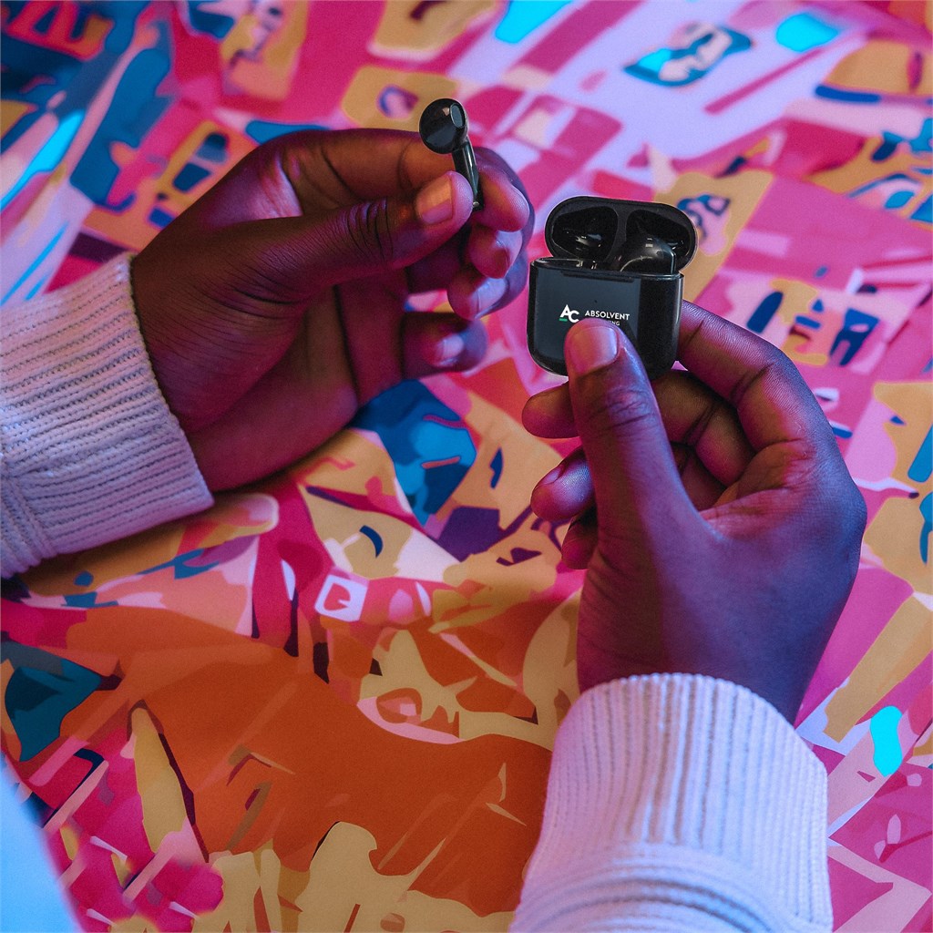 MT-SC-469-B-LIFESTYLE_1024X1024