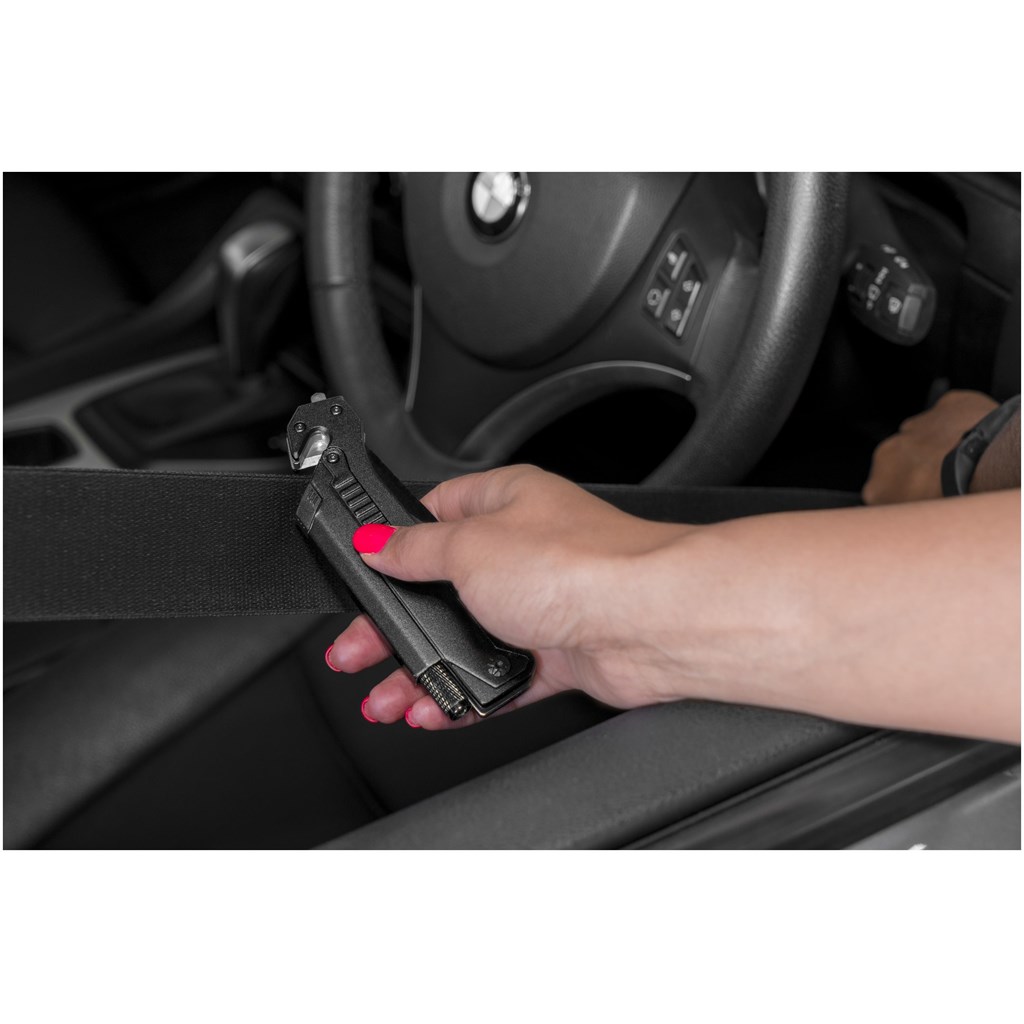 TOOL-8200_IN-CAR_APPLICATION1-4_1024X1024